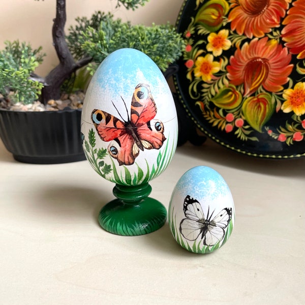 Frühling Ostern Holzei mit Schmetterlingen, Handbemalte Schmuckschatulle mit Ei innen, Schmetterlinge Ornament, Geschenk für Sie, Schmetterlinge Dekor