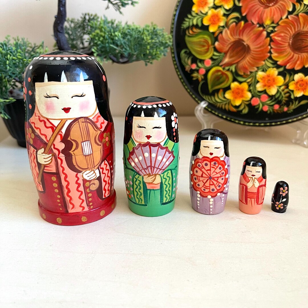 Vintage Russian Santa Nesting Doll, 5-piece Christmas Nesting Doll, Hand Painted Nesting Doll, Collectible Vintage Christmas Nesting Doll