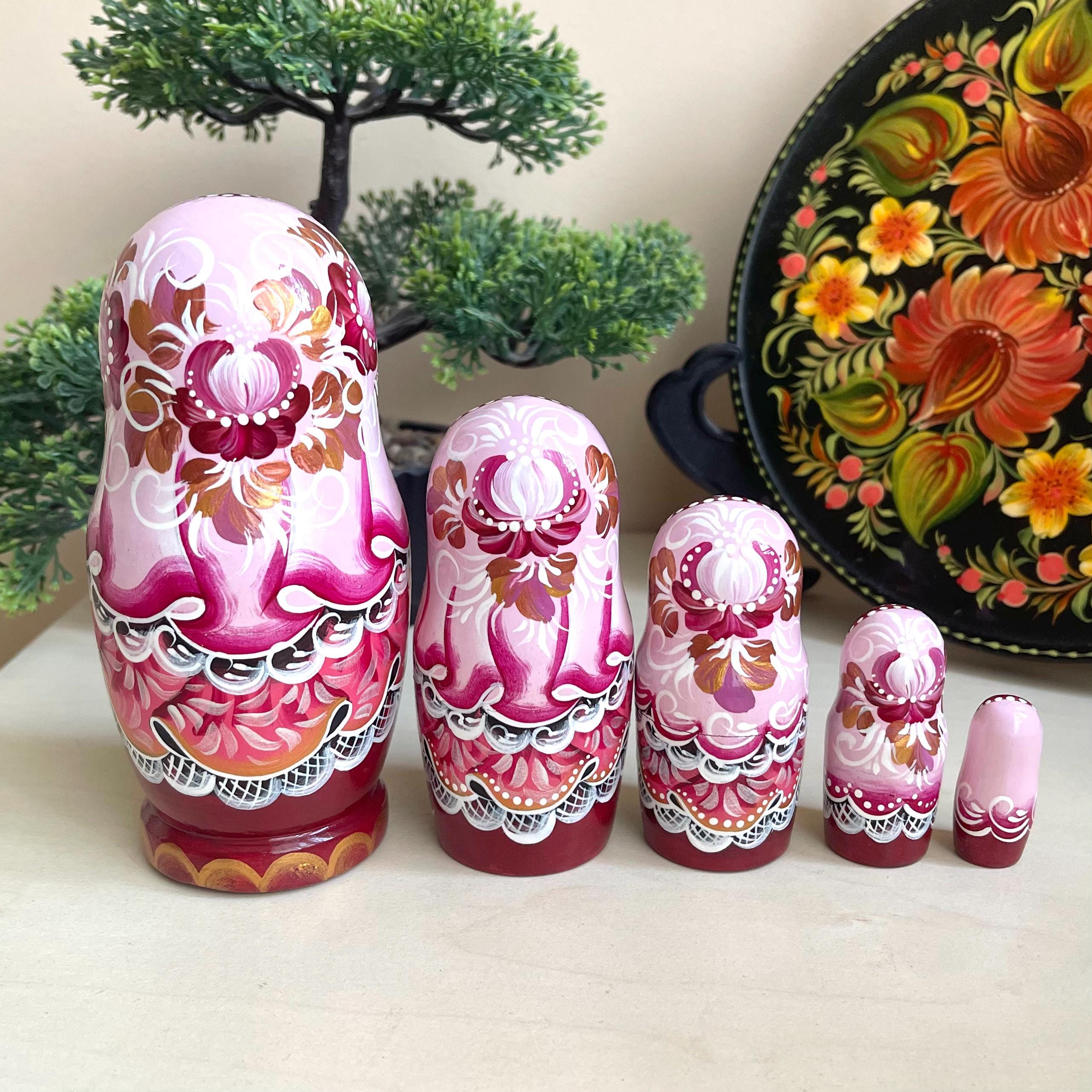 ピンクの入れ子人形5個、手描きのマトリョーシカ、花飾りセット - Etsy