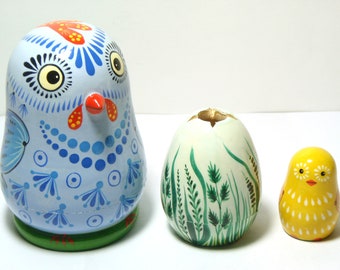 Easter Chicken with Egg, Nesting Doll 3 pcs, Matryoshka 9 cm/3,5'', Personalised Gift for Kids, Learning and Montessori, Easter Room Decor