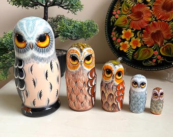 Muñecas rusas de búho pintadas a mano, juego de 5 matrioshkas de madera, decoración de animales del bosque, regalo personalizado para amantes de los búhos.