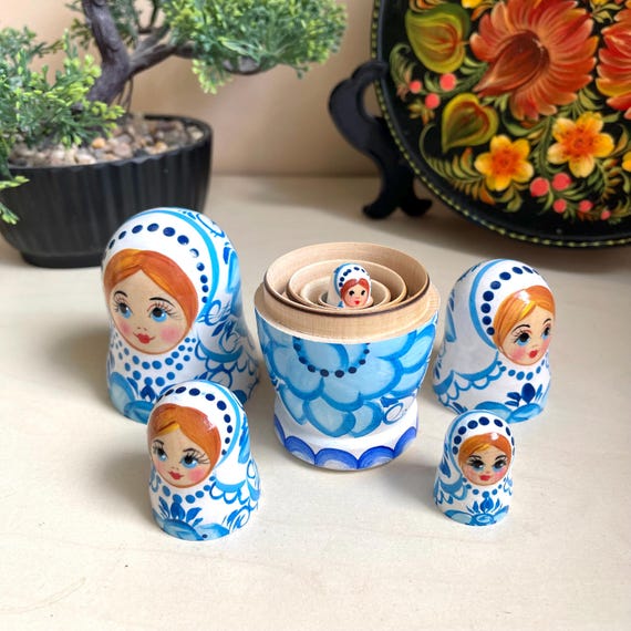 青い花柄のマトリョーシカ人形：5ピースの木製積み木セット - Etsy 日本