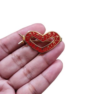 Vintage oro tono rojo esmalte corazón notas musicales Pin