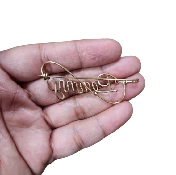 Vintage Gold Toned Cursive Nameplate Penny Brooch Gem