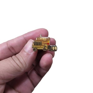 Vintage Gold Emaille International Trucking Pin
