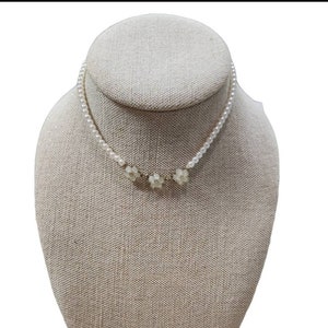 Vintage Gold Toned Floral Trio Pearl Beaded Stretchy Necklace