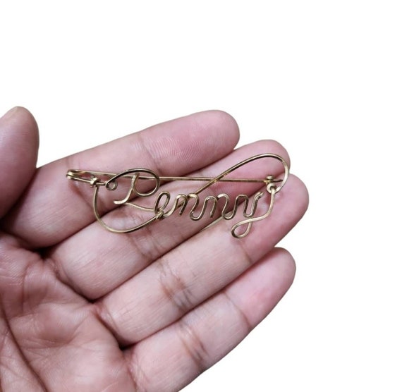 Vintage Gold Toned Cursive Nameplate Penny Brooch Gem