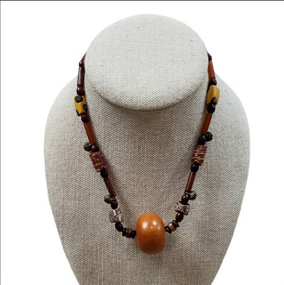 Vintage Bakelite Beaded Necklace - image 1