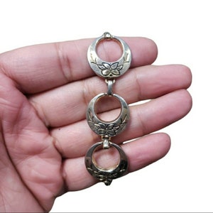 Vintage Gold Toned Flower Circle Bracelet