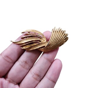Vintage Gold Toned Feathers Brooch