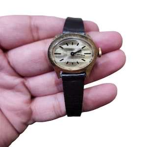 Vintage Timex Gold Toned Wind Up Watch Brown Leather Band Needs Battery