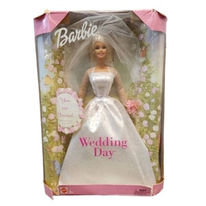 2002 Mattel Barbie Wedding Day B2817 Doll Blonde Hair Blue Eyes Damaged Box