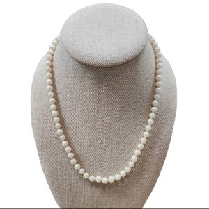 Vintage Gold Toned Clasp Strand of Pearls Necklace