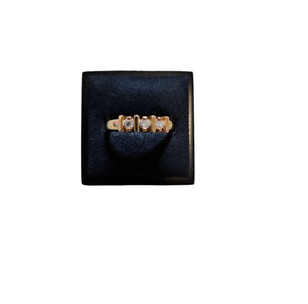 Size 7 Vintages Gold Toned Anniversary Past Present Future Size 7 Vintages Gold Toned Anniversary Past Present Future