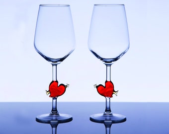Valentine&#39;s Day Wine Glasses, Love Heart Wine Glasses, wedding event glasses, Mr and Mrs Glasses, red wine glass, romantic gift, glassware,