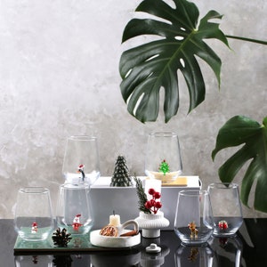 Handgemachter Weihnachtsgetränkeglas, Weihnachtsglasbecher, Tischdekor, niedliches Glas Wasserschale, Baum, Schneemann, Weihnachtsmann, Pinguin, Reh, Neujahrsgeschenk,