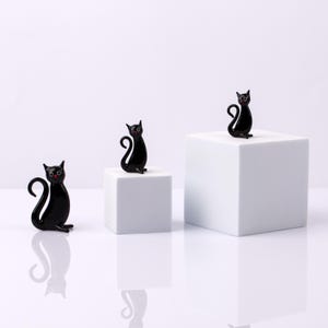 Glass Sitting Cat figurine, miniature lampwork cat, black cat kitty, Cat Decor for Home, Brown Cat Figure, cat statue, Kitten Gift for Mom