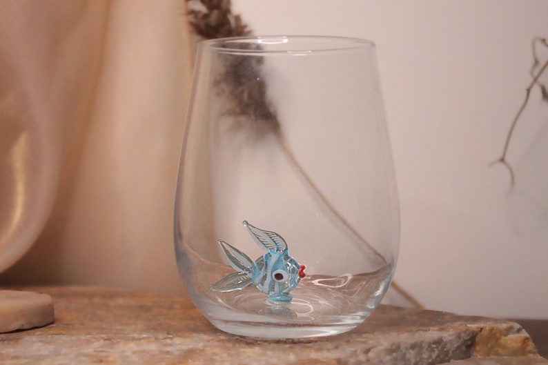 Cute drink glass with fish figurine, fish mug, water glass, tumbler, fish cup, stemless wine, glassware, drinkware, table decor, home bar zdjęcie 6