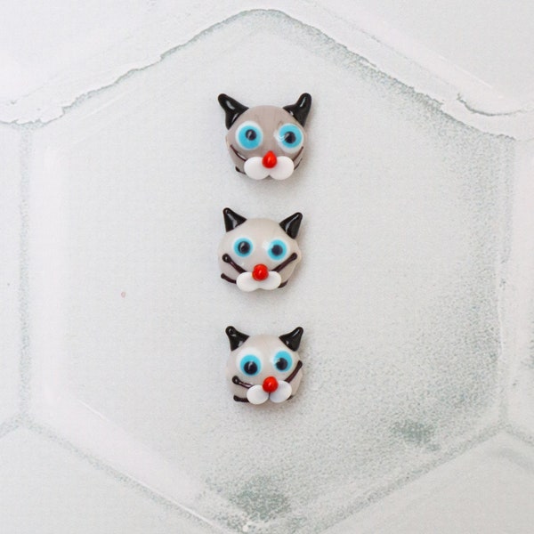 Murano Glass Cat Head Beads, Lampwork pet DIY jewelry making, gray cat bracelet, Cat Charm earring, Kitty Supplies, animal drilled beads