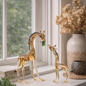 Art Glass giraffe with baby sculpture, miniature giraffe, decorative object, home decor, blown glass animal, african animal, new home gift