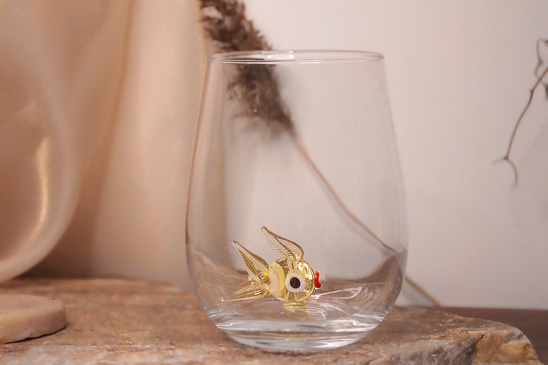 Cute drink glass with fish figurine, fish mug, water glass, tumbler, fish cup, stemless wine, glassware, drinkware, table decor, home bar zdjęcie 2