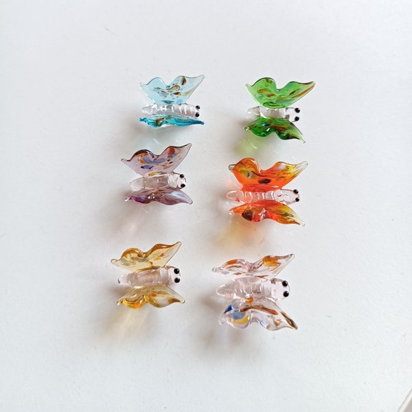 Miniatuur vlinderbeeldje van muranoglas, lampwork klein sculptuur, tuindecoratie, kleine kleurrijke vlinders, handgeblazen vogel, bureau