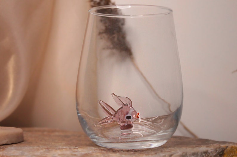 Cute drink glass with fish figurine, fish mug, water glass, tumbler, fish cup, stemless wine, glassware, drinkware, table decor, home bar zdjęcie 7