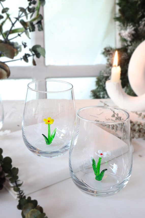 Glass daisy cup, flower mug, tumbler, floral glasses, glassware, water glass, wedding, wine, table decor, new year present, Engagement gift