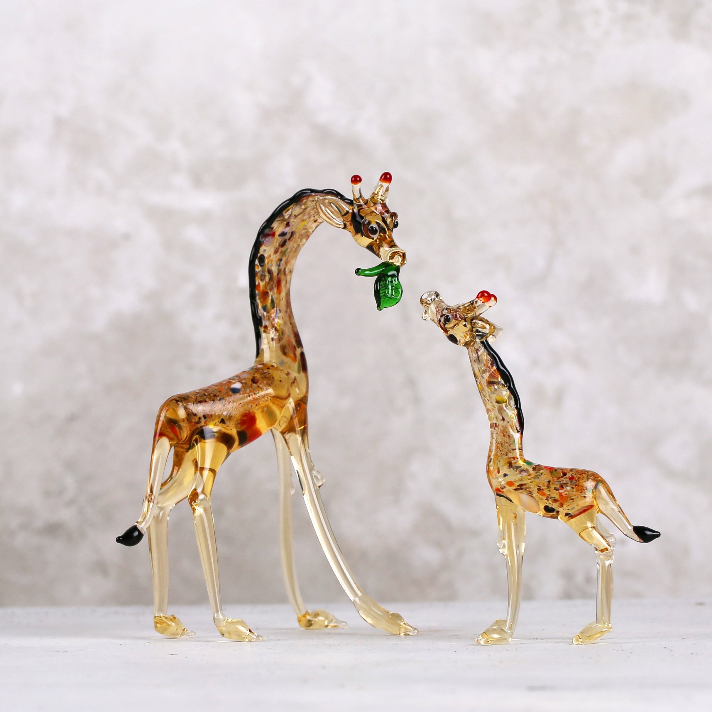 Art Glass giraffe with baby sculpture, miniature giraffe, decorative object, home decor, blown glass animal, african animal, new home gift