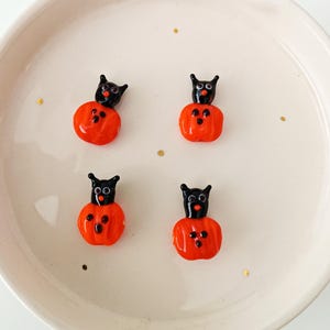 Murano Glass pumpkin with black cat Bead, Lampwork Fall Halloween Bead, spooky season festive charm, ghost cat earring bead, DIY jewelry