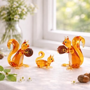 Famiglia di scoiattoli in vetro di Murano, scoiattolo lavorato a lume con noci, miniatura in vetro soffiato, statuette in vetro artistico, piccole decorazioni per la casa, simpatici animaletti,