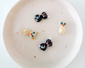 Cuentas de gato diminutas de cristal de Murano, dije de gato negro de lampwork, cuenta de animal doméstico, fabricación de joyas, dijes de gato soplados a mano, cuenta de gatito, lindo pendiente de gato,