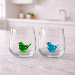 Lindo vaso de agua de vidrio con forma de pájaro, pájaro hecho a mano dentro del vidrio, vaso con diseño de pájaro soplado, cristalería única, regalo del Día de la Madre para mamá, regalo para amantes de las aves