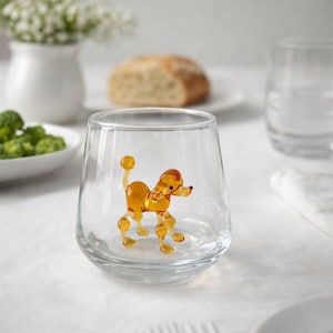 Caneca de vidro com poodle, taça de vinho sem haste, copo para água, utensílio de vidro com tema animal, presente para mãe de poodle, caneca artesanal com cachorro, caneca com poodle preto, presentes de condolências para donos de cachorro.