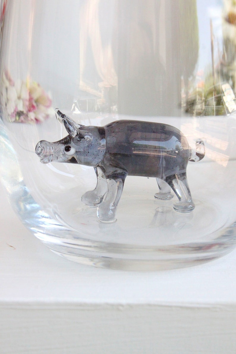 Handmade drinking glass with pig figure, stemless wine glass, water glass, pig cup, glass mug, glassware, swine, tiny glass pig, table decor Single- Gray