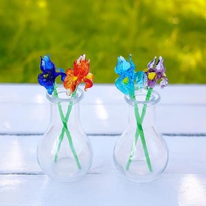Lampwork Glass wilde irisbloem, interieuridee, handgemaakt bloemenornament, geblazen lentebloem, collectie blauw rood paarse bloemen,