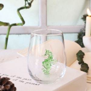 Handmade Glass cup with seahorse, cute drink glass, seahorse glass, ocean decor, table decor , sea animal mug, glassware, water cup, wedding Single-Green