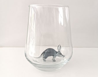 Bicchiere da bevanda Aardvark, tazza di vetro all'interno dell'animale, regalo migliore amico, vetreria di design fatta a mano, bicchieri unici, bicchiere d'acqua, vino senza stelo