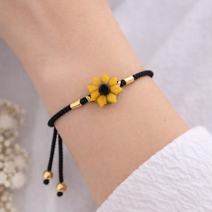 Glass sunflower beaded bracelet, floral dainty bracelet, lampwork yellow flower jewelry, Christmas Gift for Friend, wish string bracelet,
