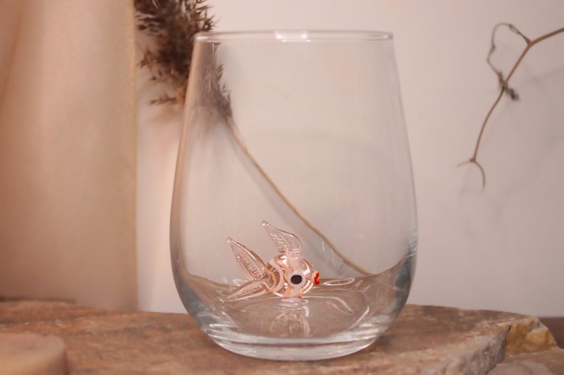 Cute drink glass with fish figurine, fish mug, water glass, tumbler, fish cup, stemless wine, glassware, drinkware, table decor, home bar zdjęcie 9