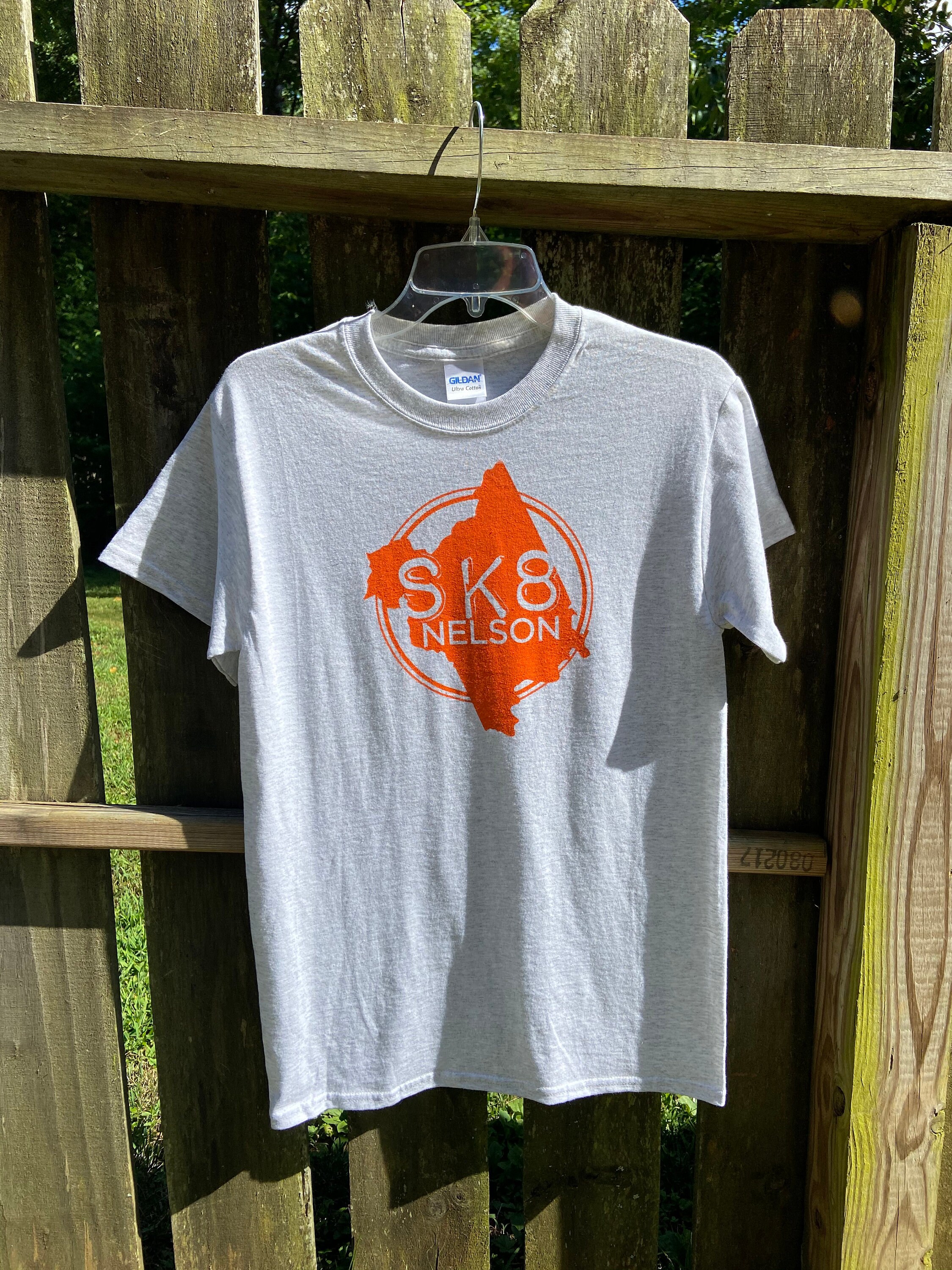 Sk8Nelson TShirt. Grey with Orange ink Etsy.de