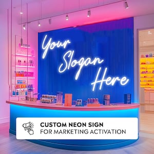 Puede incluir: Una pared azul con un letrero de neón blanco que dice "Your Slogan Here". El letrero está en una tienda minorista con un mostrador y estantes de productos. El texto "CUSTOM NEON SIGN FOR MARKETING ACTIVATION" está en una pancarta blanca con un icono de megáfono.