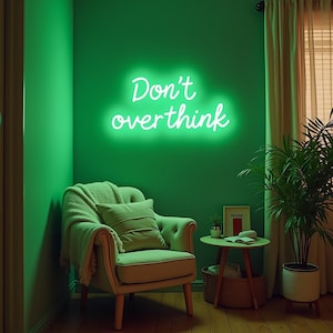 Não pense demais - Letreiro de LED neon, brilho verde calmante em escrita casual inspirada na atenção plena e na estética zen para espaços modernos e serenos