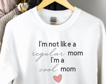I'm Not Like A Regular Mom, I'm A Cool Mom Sweatshirt | Mama Crewneck | Coole Mama | Mean Girls Shirt Pullover | Baby Shower Geschenk Mama | Mama Geschenk