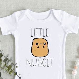 Grenouillère pour bébé Little Nugget® | Cadeau baby shower | Nuggets de poulet | Adorable cache-couche® | Vêtements bébé nouveau-né