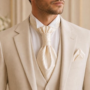 Corbata Ascot color marfil preanudada, corbata de boda color champán para el novio, corbatas cortas de seda para padrinos de boda, pañuelo de bolsillo