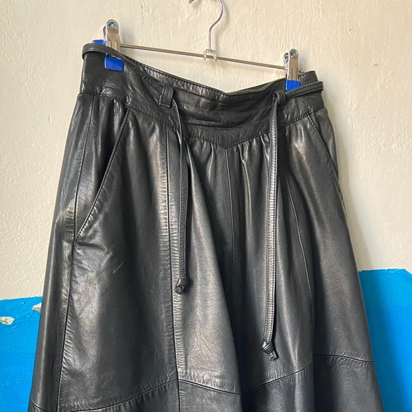 Gorgeous genuine leather skirt 80s