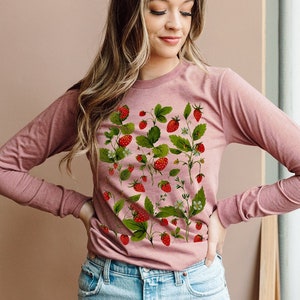 Vintage Erdbeere Langarm Shirt, Cottagecore botanisches Tshirt, süßes Boho Garten T-Shirt, trendiges Forestcore Bekleidung Geschenk für Gartenliebhaber