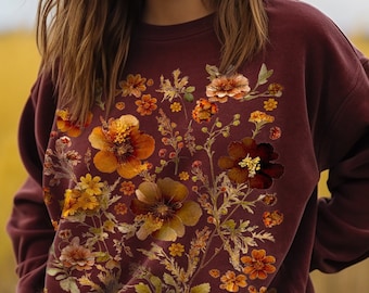 Vintage Pressed Flowers Sweatshirt Cottagecore Autumn Floral Sweater Fall Botanical Crewneck Nature Pullover Flower Lover Thanksgiving Shirt
