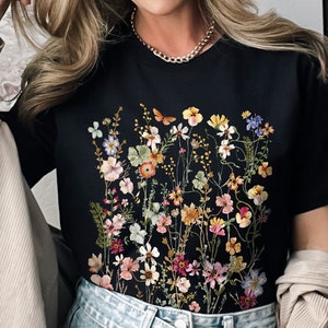 Pressed Flowers Tshirt, Boho Wildflowers Cottagecore Shirt, Oversized Vintage Botanical Tee, Pastel Floral Nature Shirt, Garden Lover Shirt